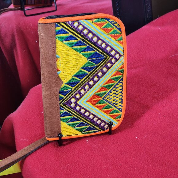 JL Brand Duo Pattern Aztec Stripe Embroidered Leather Zip Hand Strap Wallet OPB - Picture 4 of 16